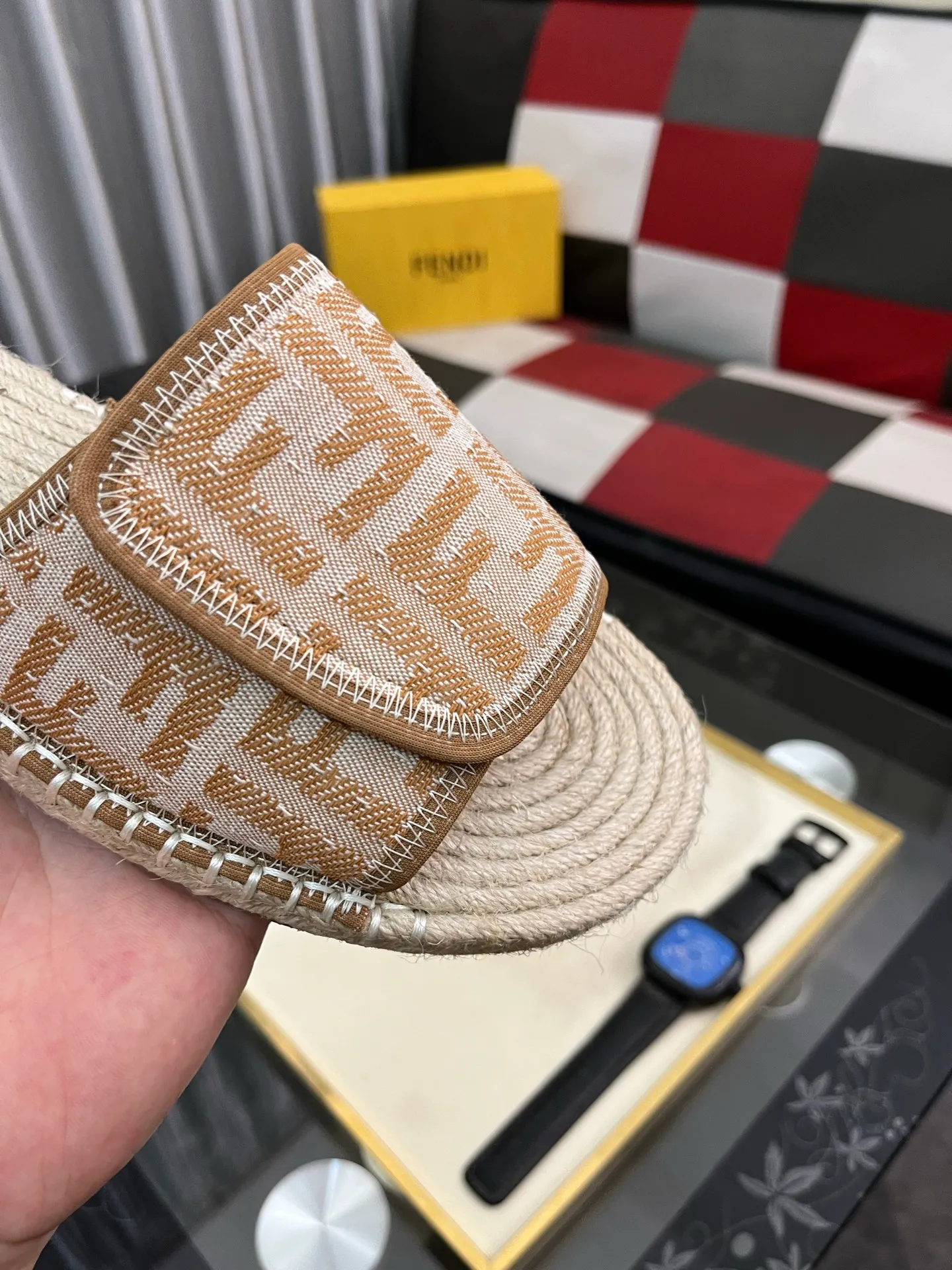 Men's shoes💰320⌚️⌚️[FENDI~Fendi slippers] High-end men's shoes brand official website 1:1 latest masterpiece: original mold customization, fabrics made of imported original materials, upgraded outsole, lighter, top quality in the market, simple and tasteful, a must-have for fashionistas, fashion is at your feet, full of confidence, the same style at the counter👍The season of summer slippers is here. Yardage: 38-44. Can be customized45.46.47